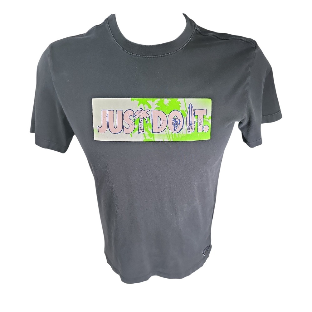 Nike‎ graphic tee